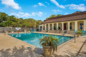 Las Sombras #302 Stylish condo, Pool, close to Airport, NE Hosp, Fort SH, Randall AFB